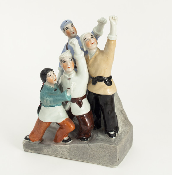 Gruppo di rivoluzionari, anni ’60, ceramica, cm 34x21x17
