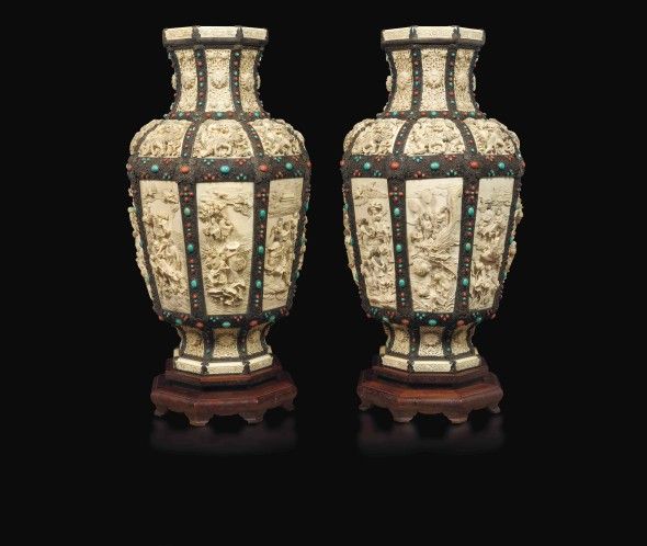 cambi  coppia di grandi e rari vasi a base ottogonale in avorio con profili in filigrana d’argento 