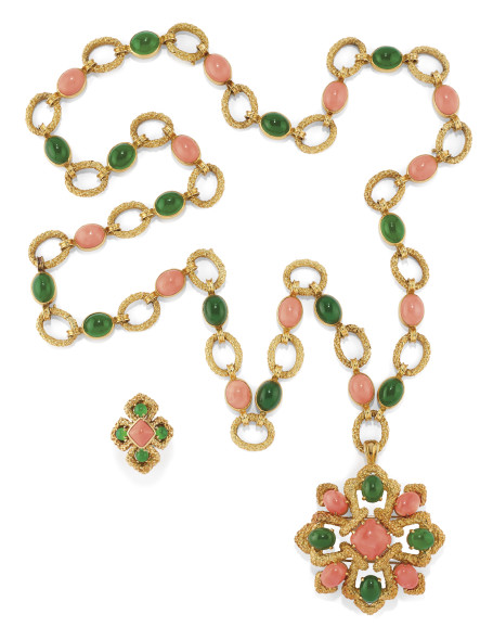 Collana con anello in oro, calcedonio e corallo, Van Cleef & Arpels anni ‘70 (lotto 376)
