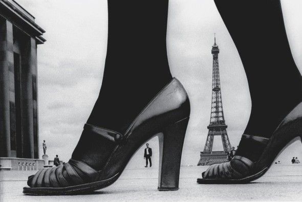 Frank Horvat, Parigi, Scarpe e Tour Eiffel (1974)