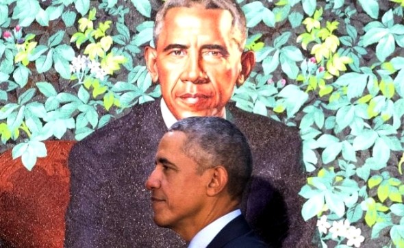 Barack Obama con il ritratto di Kehinde Wiley