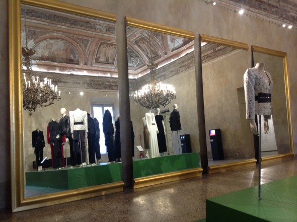 ITALIANA. L'Italia vista dalla moda 1971-2001, Palazzo Reale, Milano