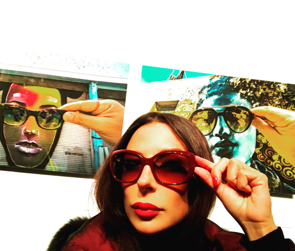 #SELFIEADARTE "Non posso pensare senza i miei occhiali" (Vivienne Westwood) Sx "Minnie" Art District. #MaxThirteen. Dx "Holly Queen" Thai Town. La Reyna di Thai Town. Collaboration #ElMac and #Retna. #Vonjako #M.A.C. #FondazioneMaimeri #NoemaGallery #Milano @CleliaPatella