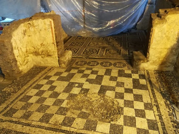 scavi rinvenuti nella metro C di Roma : pavimento della casa del Comandante