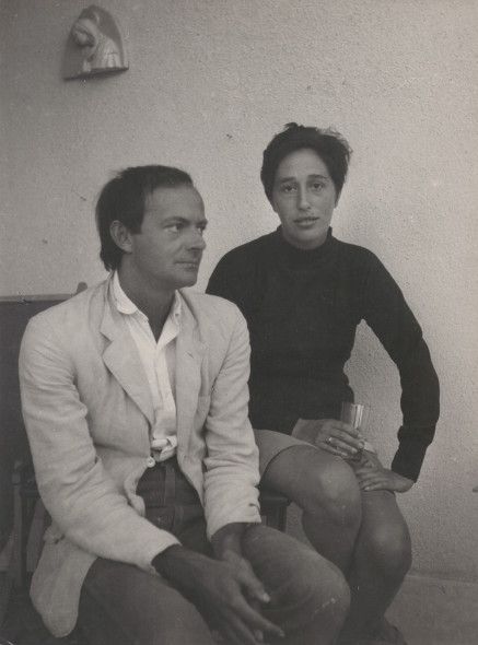 Cy Twombly e Giosetta Fioroni a Sperlonga      © foto di Plinio De Martiis