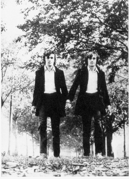 Alighiero Boetti, Gemelli (Twins), 1968, fotografia b-n, 17 x 13 cm