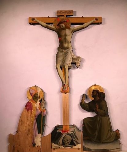 Cristo crocifisso tra i santi Niccolò e Francesco, del Beato Angelico