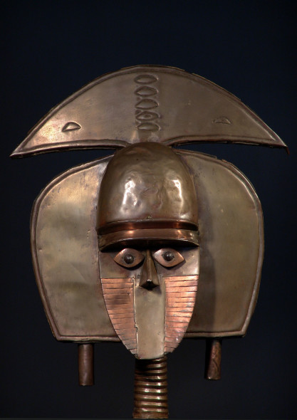 Figura Guardiana Kota, Gabon XIX sec. Legno, ottone, rame e ferro, 32 cm, Dalton Somarè - Milano