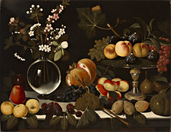 Maestro di Hartford, Alzatina con fichi, pesche e uva, vaso di fiori e frutta, 1600-1602 ca., olio su tela