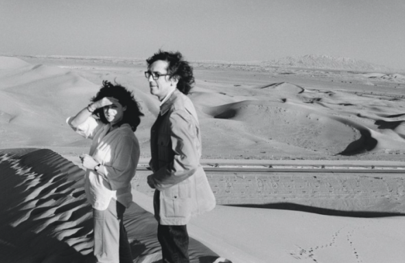 United Arab Emirates, 1979 Christo and Jeanne-Claude during their first trip to the United Arab Emirates Photo: Wolfgang Volz © 1979 Christo