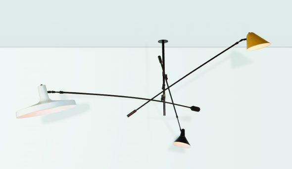 Stilnovo Raro lampadario con bracci estensibili ed orientabili in ottone. Riflettori in metallo laccato. Prod. Stilnovo, Italia, 1950 ca. cm 260x70 Stima € 7.000-8.000