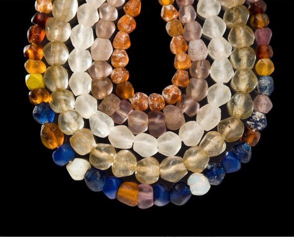 Foto 1- Perle veneziane monocrome sfacettate usate negli scambi commerciali in Africa e Medio Oriente sin dal 1600_LD copia