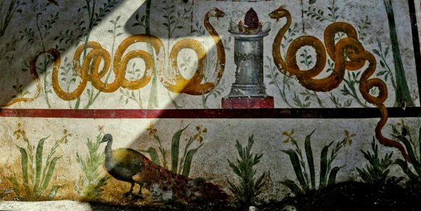 Affreschi del larario scoperto a Pompei (Foto Ansa - Ciro Fusco)