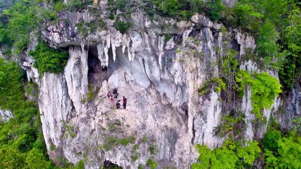 Le grotte indonesiane teatro della scoperta
