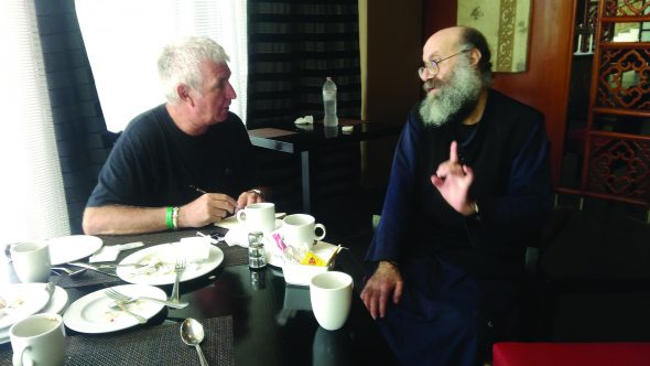 Giorgio Piccaia intervista il monaco Gregory Sinaite - credit Solange Leon Iriarte