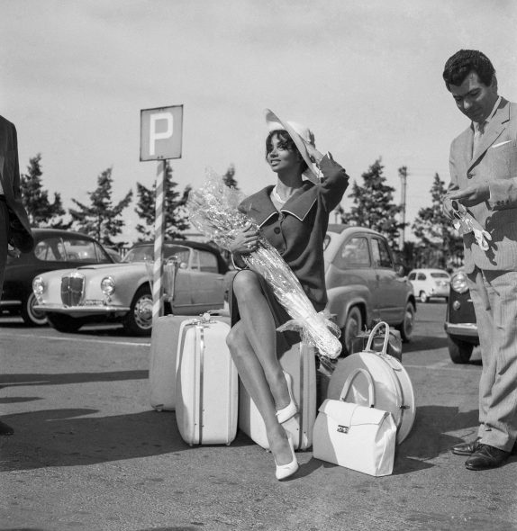 Arrivo dell'attrice cubana Chelo Alonso all'areoporto di Ciampino 1959