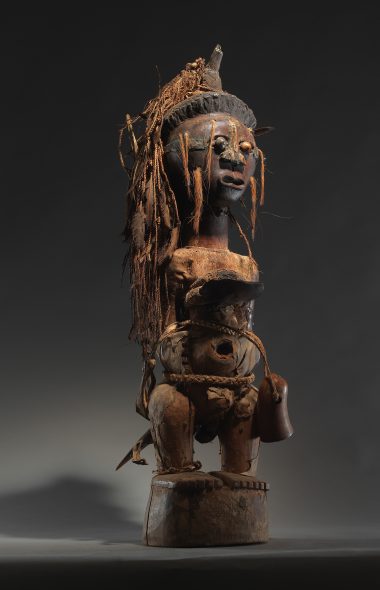 Figura di potere "nkisi" dei Songye (Kongo), altezza 102 cm, stima € 220.000 - 240.000