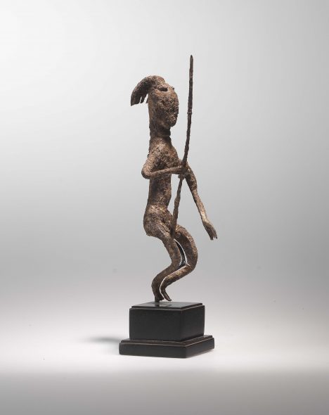 Figura di guerriero dei Bambara, Mali, 22 x 10 x 10 cm, Collezione Franco Monti, stima € 5.000 - 6.000