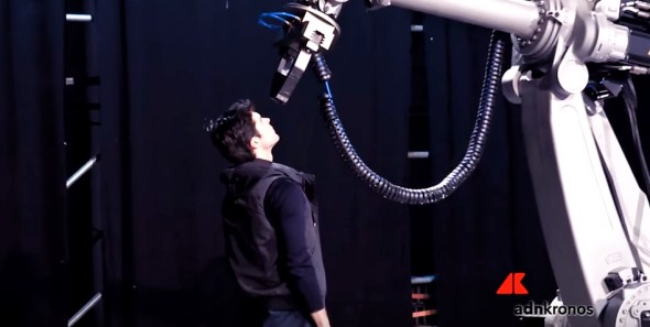 Roberto Bolle danza con un robot