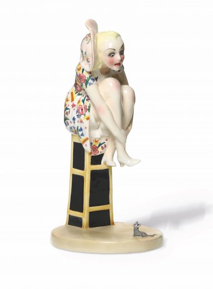 Lotto 19 (175705) Sandro Vacchetti (1889-1976) ESSEVI, 1939 ca Figura di donna spaventata da topolino in terraglia a colaggio con decoro policromo. Marchio e firma sulla base. Altezza cm 40,5, cm 19x21 Stima 1.500-2.000