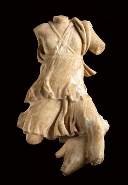 Diana cacciatrice Roma, I – III secolo d.C. alt. cm 28; alt. cm 41 (con base); largh. cm 16,5 20.000 / 40.000 euro