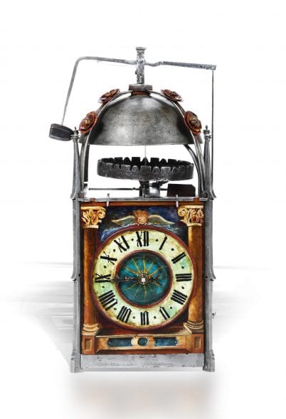 Lotto 12 Orologio Gotico con cassa in metallo dipinto. Francia XVI secolo in ferro, scappamento a bilancere, suoneria delle ore a passaggio. Cm 12x16x41 Stima € 5.000 - 6.000