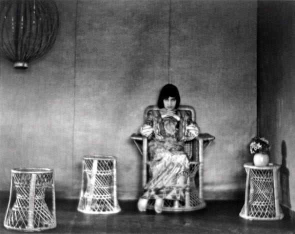 Edward Weston, Ritratto di Tina Modotti nella casa di Weston a Glendale, Glendale, California,1922, Tina Modotti Jesi 2019 