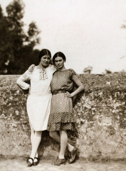 Anonimo, Tina Modotti e Frida Kahlo, Messico D.F., 1928, Tina Modotti Jesi 2019 