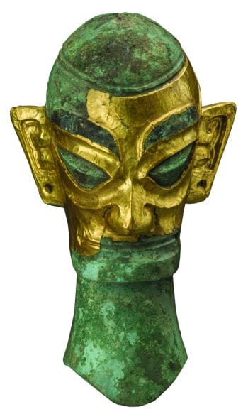 Museo di Sanxingdui_Testa di bronzo con maschera in lamina d’oro; Ep. Shang (1600-1046 a.C.)_alt. 51,6 cm, lung. 23 cm, larg. 19,6 cm, diam.longitudinale 17,6 cm, diam.trasversale 15 cm.Museo di Sanxingdui_Testa di bronzo con maschera in lamina d’oro; Ep. Shang (1600-1046 a.C.)_alt. 51,6 cm, lung. 23 cm, larg. 19,6 cm, diam.longitudinale 17,6 cm, diam.trasversale 15 cm.