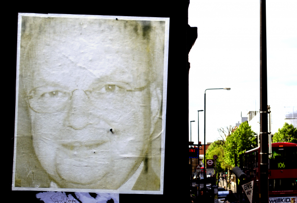 Paolo Cirio, Overexposed, intervento di street art, poster di carta, Londra