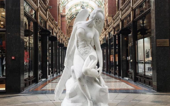 Anatomy of an Angel, di Damien Hirst, a Leeds
