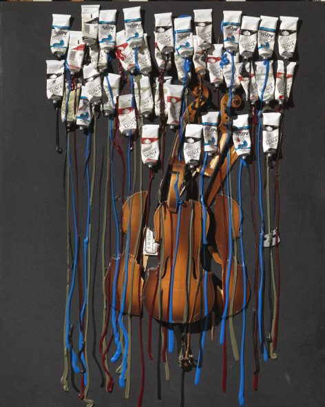 Arman, Sans titre, 2002, violini sezionati, tubetti di vernice e acrilico su tela nera, cm 102x81