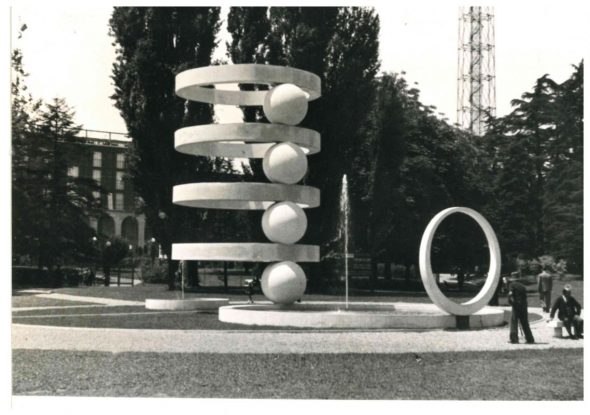 La Fontana di Camerlata tra il Palazzo dell'Arte e la Torre Littoria, 1936 Parco Sempione, Milano Archivio Mario Radice, Pinacoteca Civica di Como