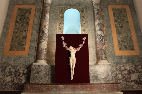 LIFE VEST UNDER YOUR SEAT - Fabio Ricciardiello - Cristo fiorito - Faenza, Chiesa di S.Maria dell'Angelo - ph courtesy, l'artista