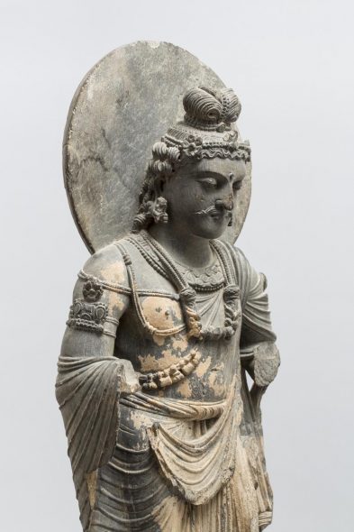 Bodhisattva Maitreya, Gandhara, II – III secolo d.C., scisto grigio, 88 cm