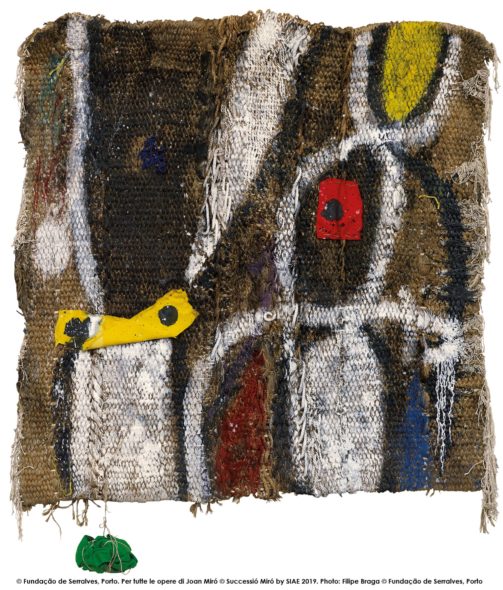 Sobreteixim 10, 1973, Acrilico, feltro e corda cuciti su arazzo realizzato da Josep Royo, 200 x 172 x 29 cm © Fundação de Serralves, Porto