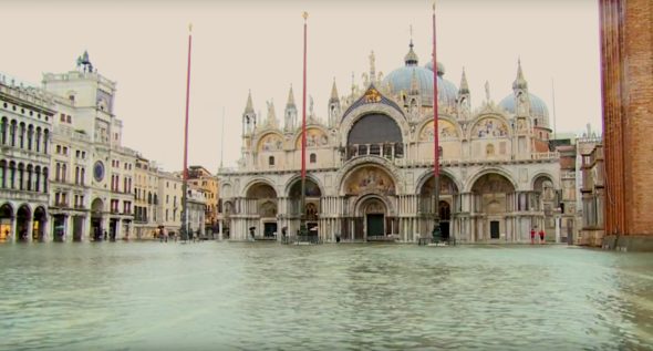 La Basilica di San Marco aggredita dal mare