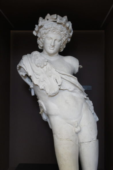 Calco in gesso di statua romana con corona di alloro