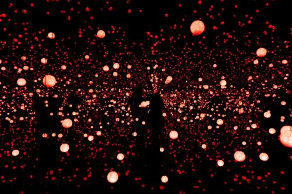 Yayoi Kusama, Infinity Mirror Room - Dancing lights that flew up to the universe