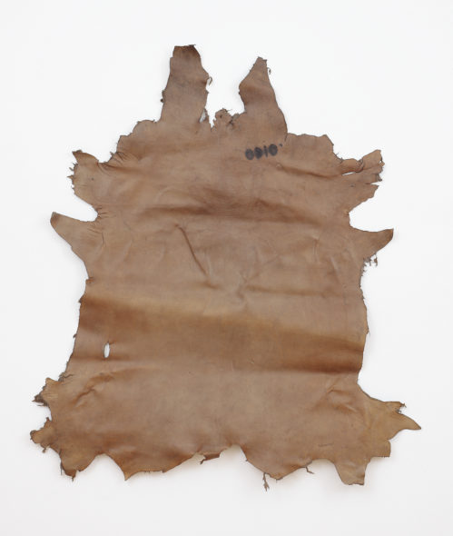 Gilberto Zorio, Odio, 1973, pelle di vacca e marchio a fuoco, 185 x 165 cm Edizioni Multipli - Torino, 33 ex.