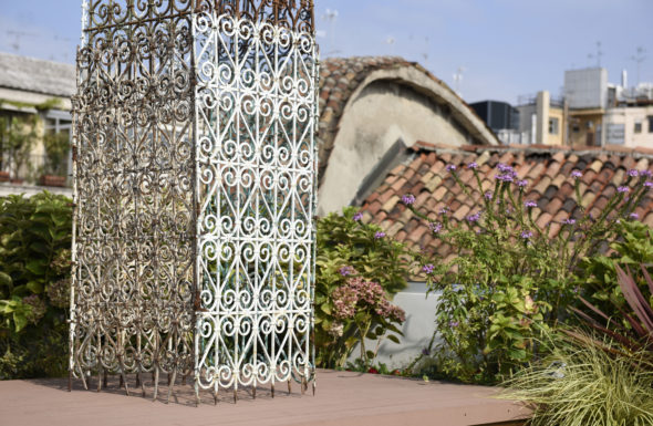 Flavio Favelli, Traliccio Tunisi, 2019, Assemblage of iron grill, 230×60×60 cm, Courtesy Galleria Francesca Minini.