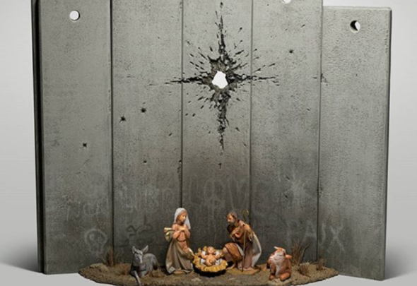 Presepe di Banksy con una cometa sparata da un mortaio