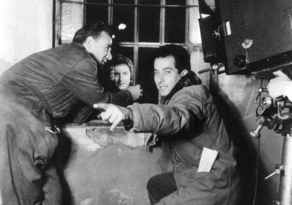 gillo pontecorvo il sole sorge ancora